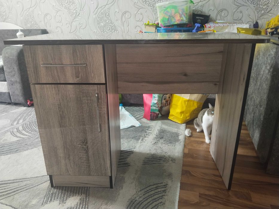 Продам письменный стол