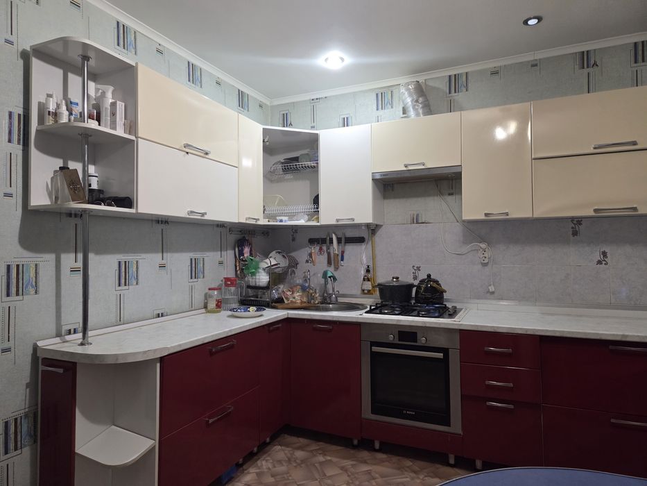 Срочно продам комод,,2 тумбочки
