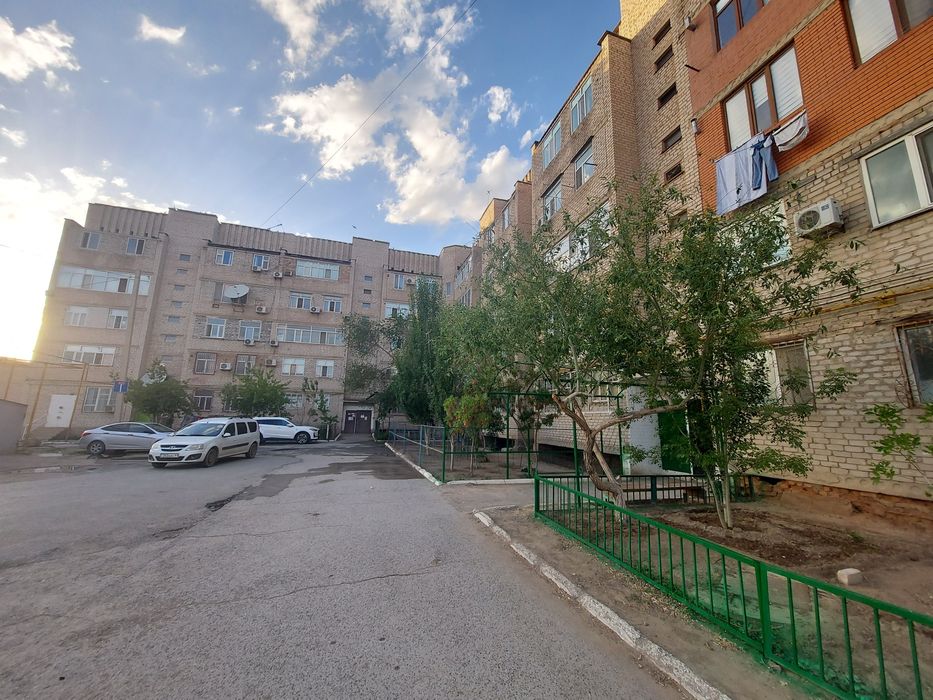 Орталықтан 2-қабаттан 2 бөлмелі пәтер сатылады