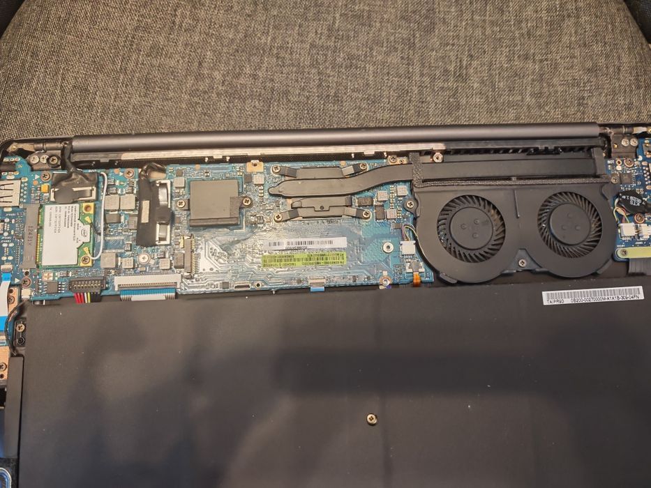 Laptop ASUS Taichi 31 i7, 4GB RAM, două ecrane, defect, fără SSD sau dezmembrez