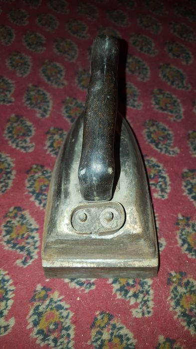 Утюг электрический.