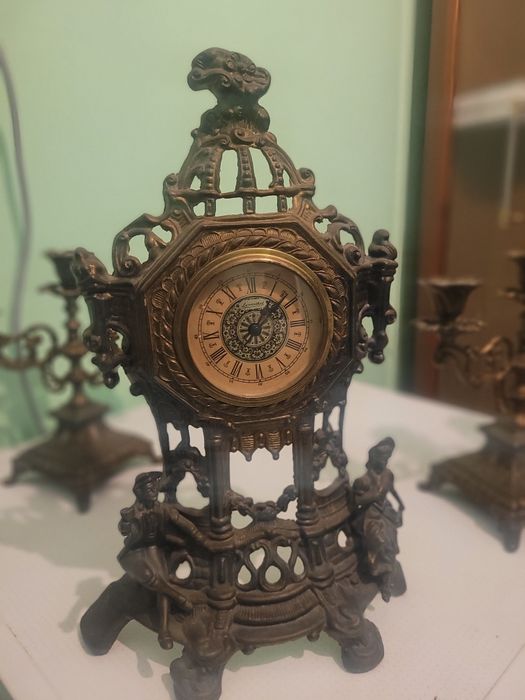 Ceas de masa ( arama)