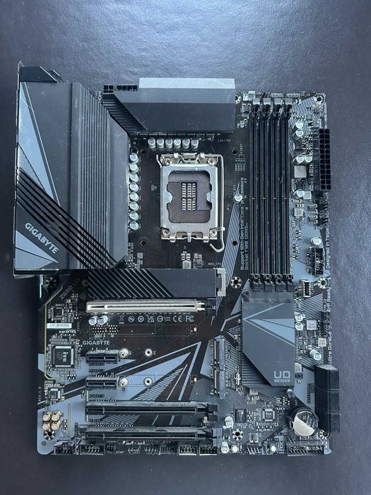 Intel Core i5 12600K + Gigabyte Z690 UD (DDR5)