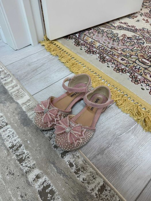 продам платье на девочку