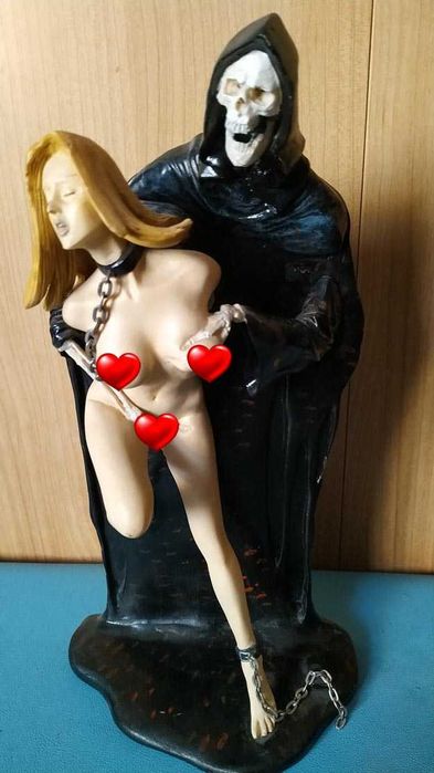 Статуэтки подарочные разные, есть аниме