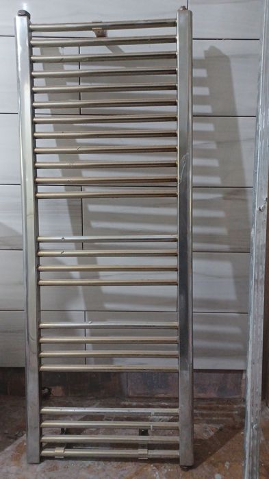 Vând calorifer scara cromat