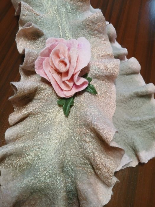 Красив дамски   шал, ръчна изработка