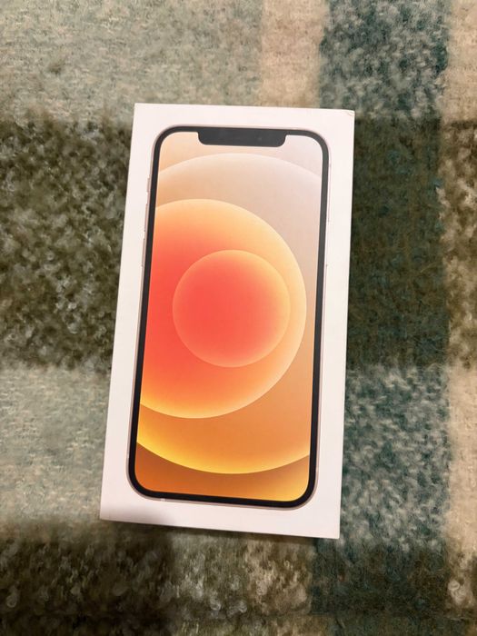 iPhone 12 б/у в хорошем состоянии