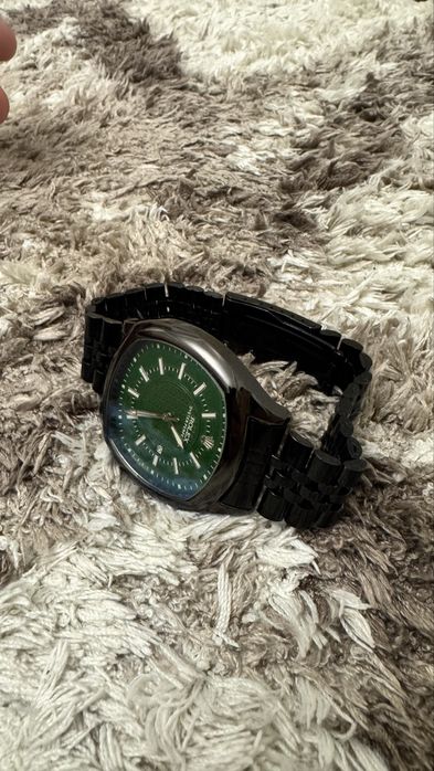 Часы кварцевые. .