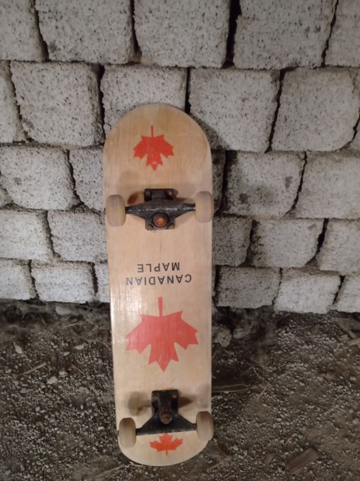 SKEYTBORD SOTILADI! 
Canadian Maple skeytbordi sotiladi. Mustahkam va