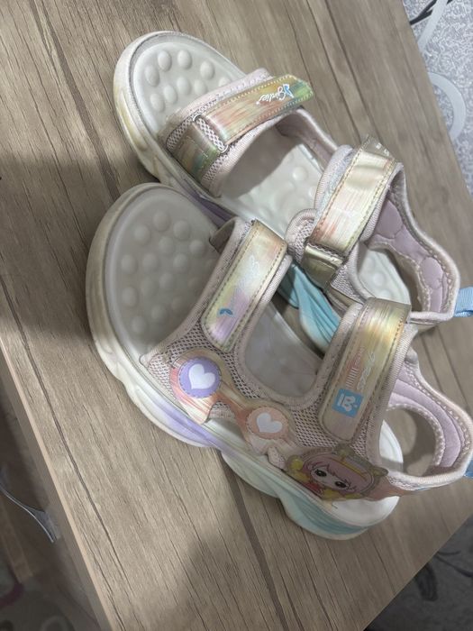 Продается детская обувь