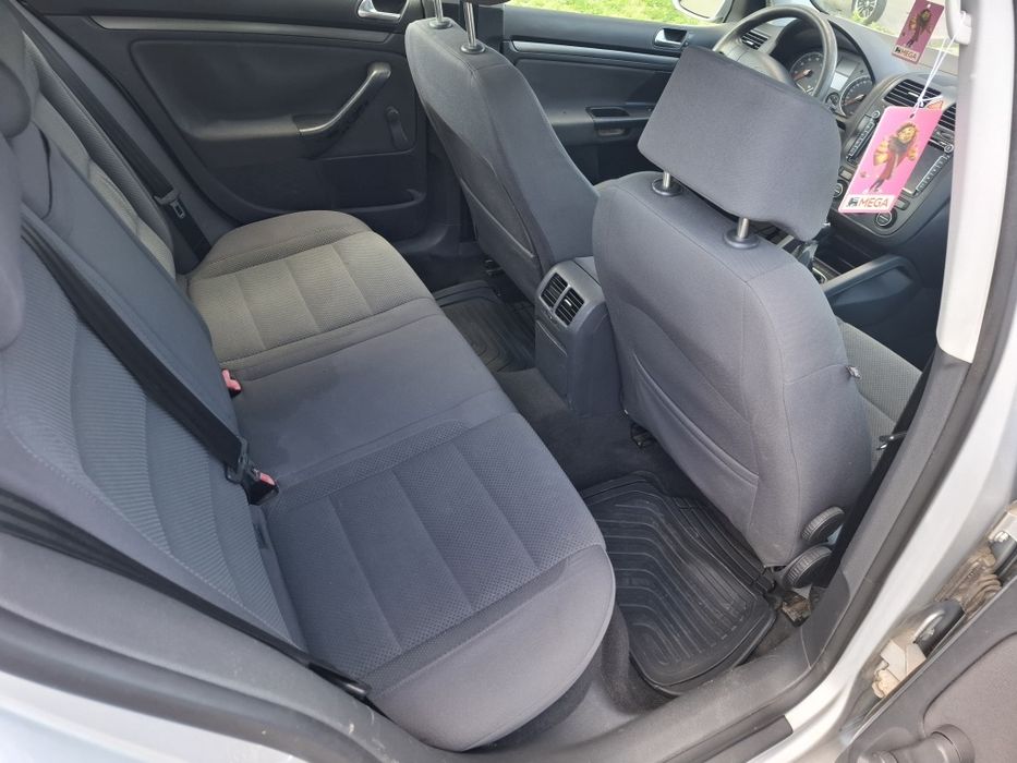 Vând volkswagen Golf. .5 an 2006 motor 16 . MPI