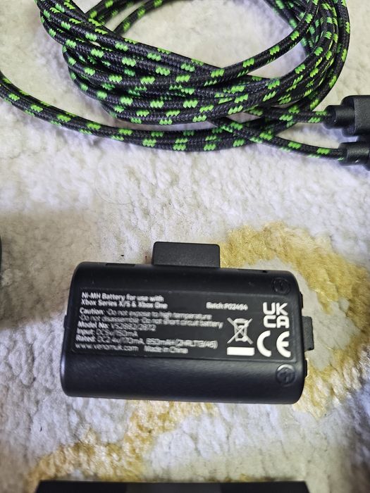 Controller xbox series x/s impecabile  plus acumulatori si cablu incarcare.xbox maneta .