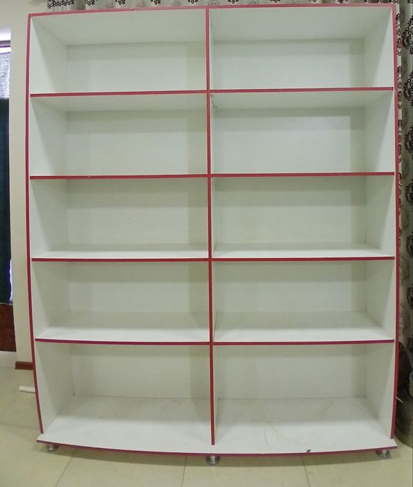 Стеллаж (ду́кон учун пу́лкалар)