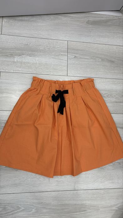 Оранжева пола с висока талия