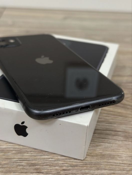 Смартфон iPhone 11