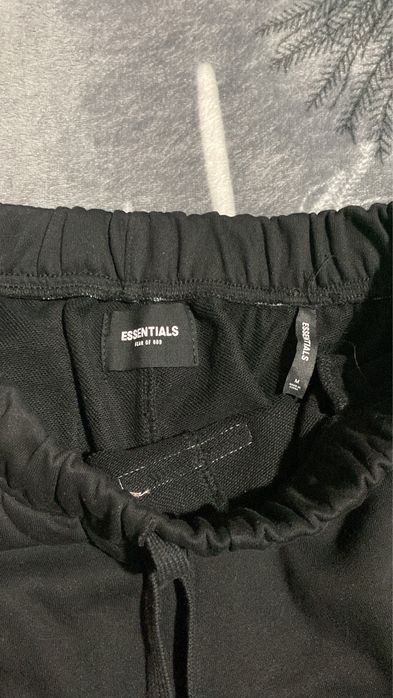 pantaloni scurți