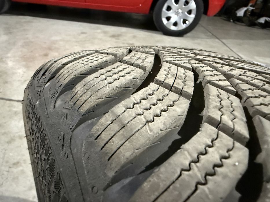 4бр. ОТЛИЧНИ Зимни Гуми 195/65R/15-CONTINENTAL-DOT:2225+4323*8.5м+6.8м
