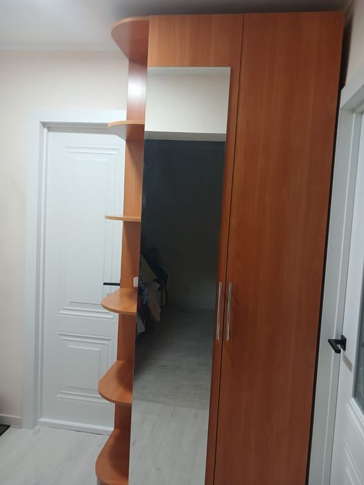 Продам шкаф в прихожию есть доставка