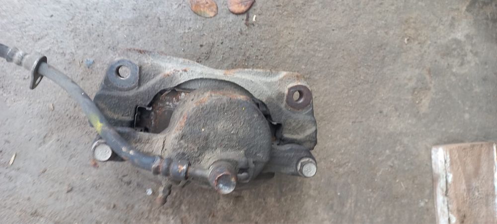 Суппорт На Тойота 30, американец, 2.4 объем