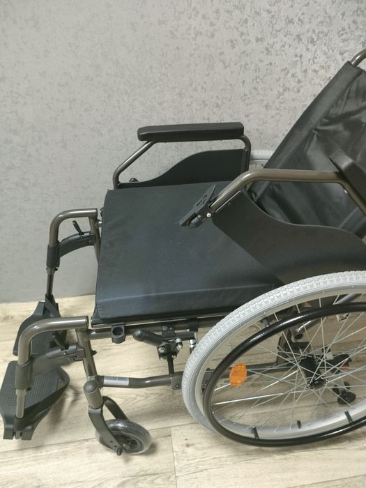 Продам инвалидную коляску 045 DOS ORTOPEDIA