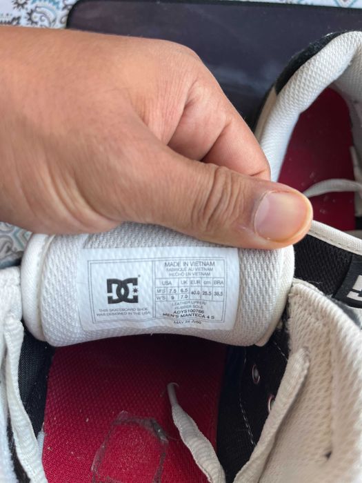 DC Shoes Skate Sneakers — Size 40