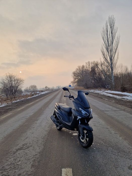 Мопед Макси,180куб чёрного цвета