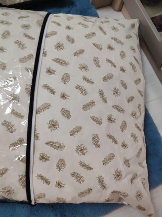 Perne cu pene naturale noi 2 bucăți