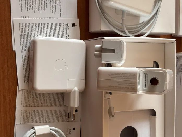 на MacBook 85W - зарядка, блок питания . .