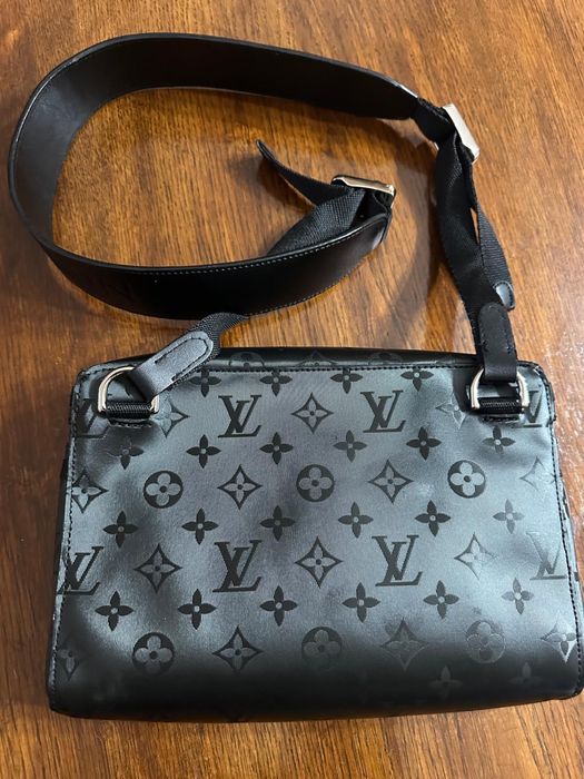 Borseta unisex LV super calitate detalii whats