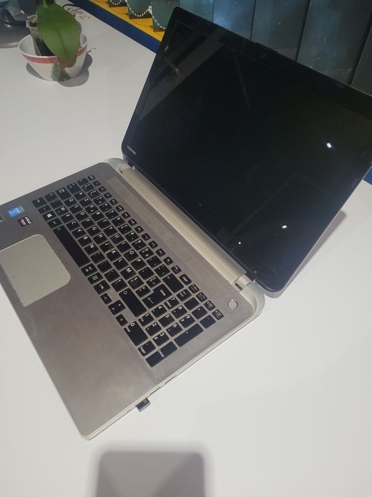 Leptop Toshiba Satelite