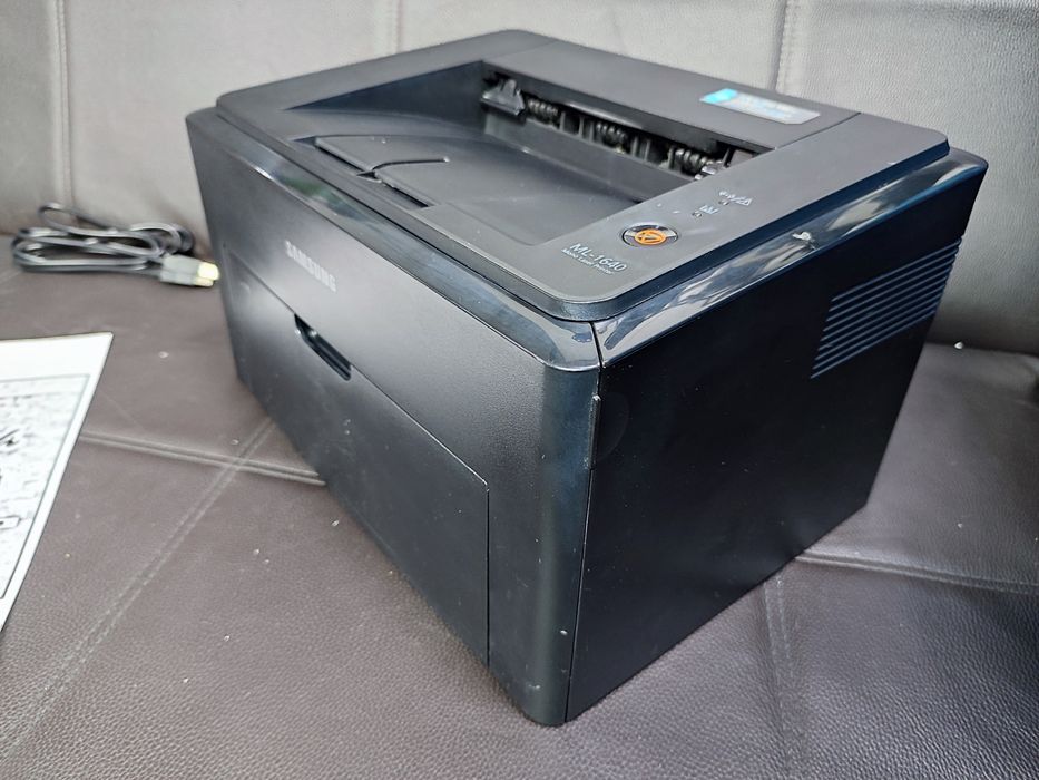 Лазерный принтер Samsung ml-1640 , нечипованный.