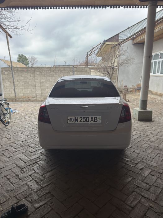 Lacetti 2013 sotiladi