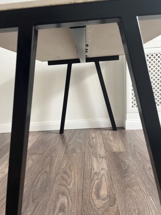 Обеденный стол для кухни