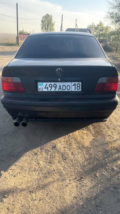 Продам машину BMW 320
