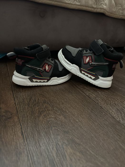 Продам осенние весенние ботинки