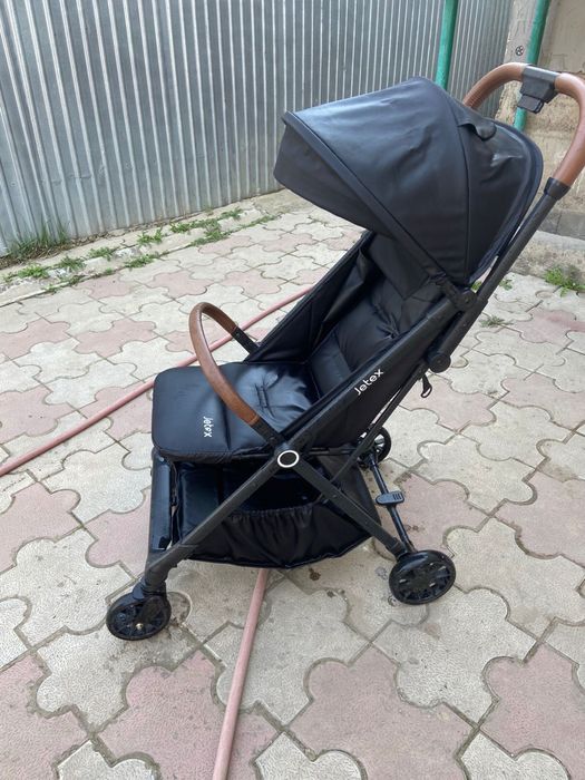 Продам детскую прогулочную коляску Jetex