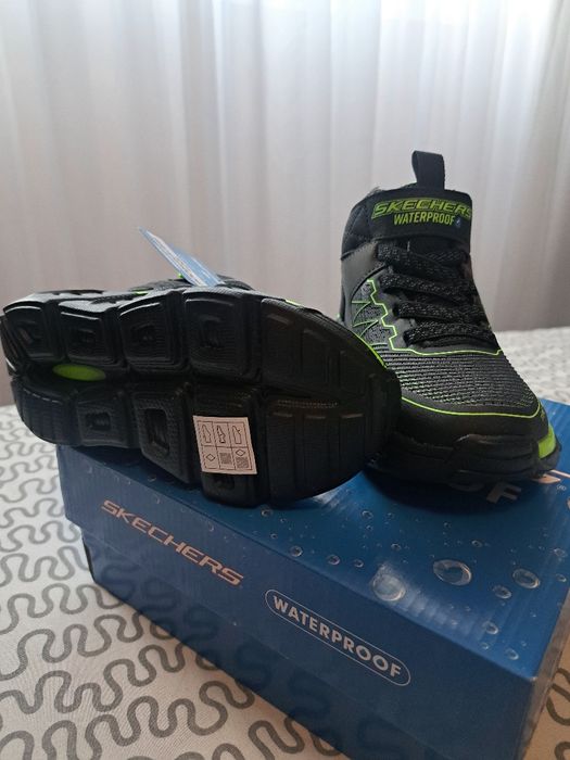 Чисто нови skechers