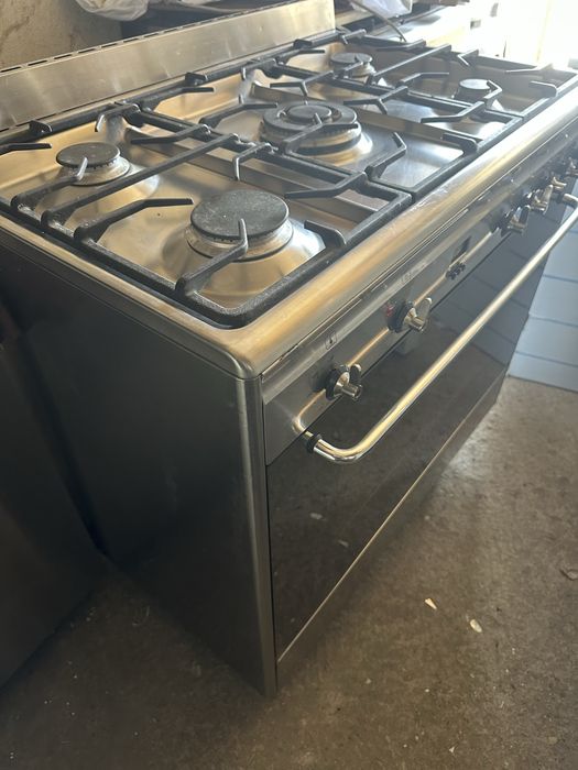 Професионална готварска печка Смег/Smeg