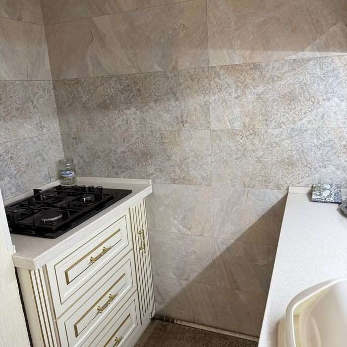 Сдаётся квартира находится Ц1-вся техника бош посудомою щия тоже есть.