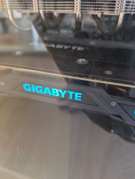 Компактен мощен компютър