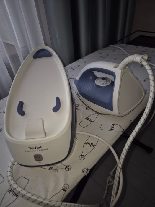 Продам утюг в отличном рабочем состоянии совсем новый