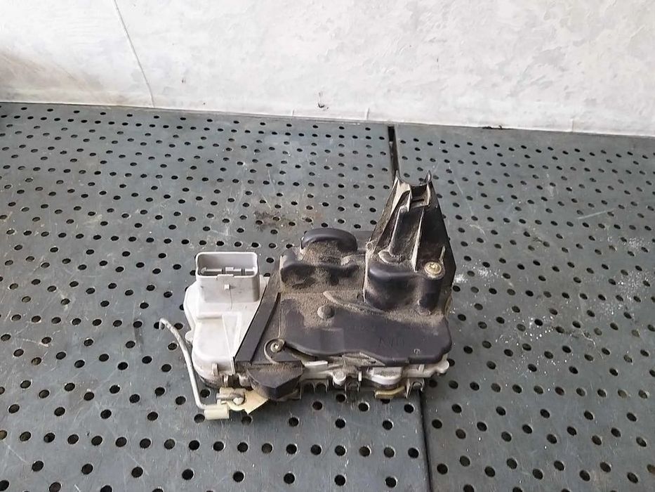 Broasca usa dreapta fata peugeot 307 sw