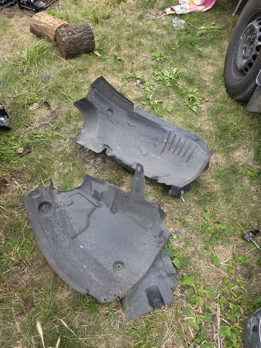Преден десен подкалник за Mercedes W204