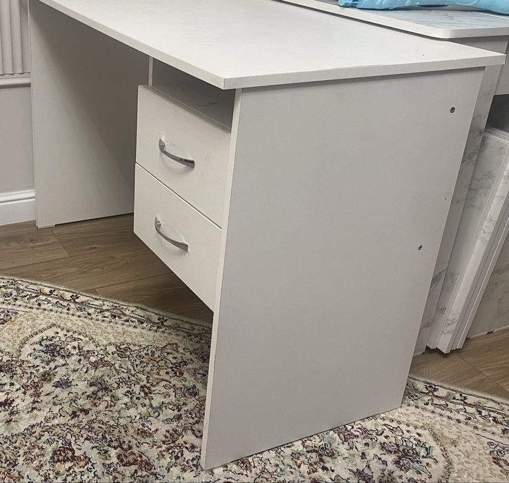 Письменный стол