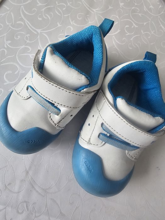 Продам детские ботиночки vicco