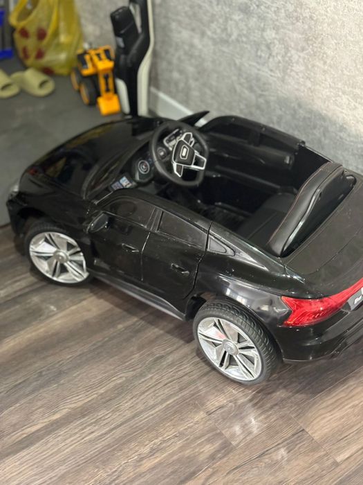 Машина для детей на пульте