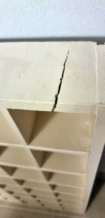 Стелаж за бижута