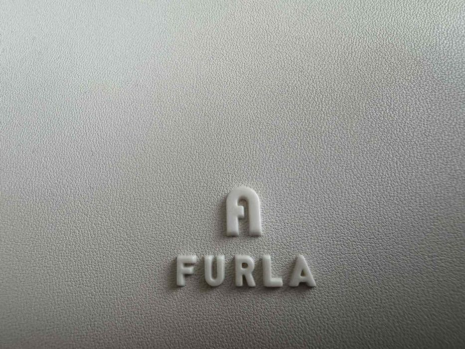 Дамска чанта Furla – нова, кремаво/бяла, с верижка
