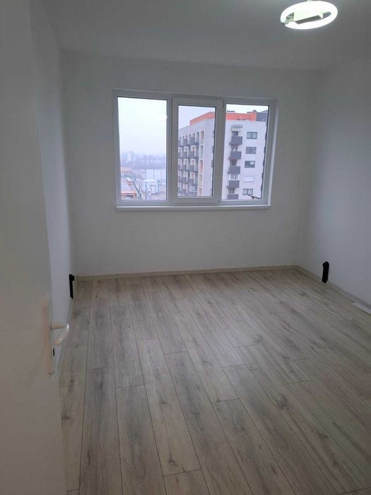 Частно лице продава тристаен апартамент в София, ж.к. Красно село